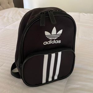 🌟Like-NEW Adidas Mini Backpack🌟